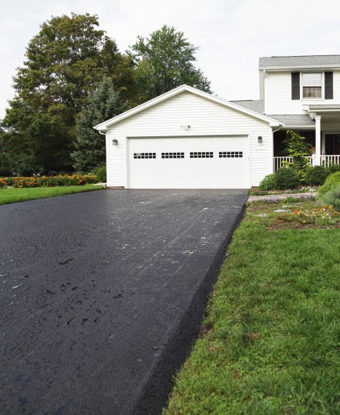 Blacktop Driveway Construction in Riverside